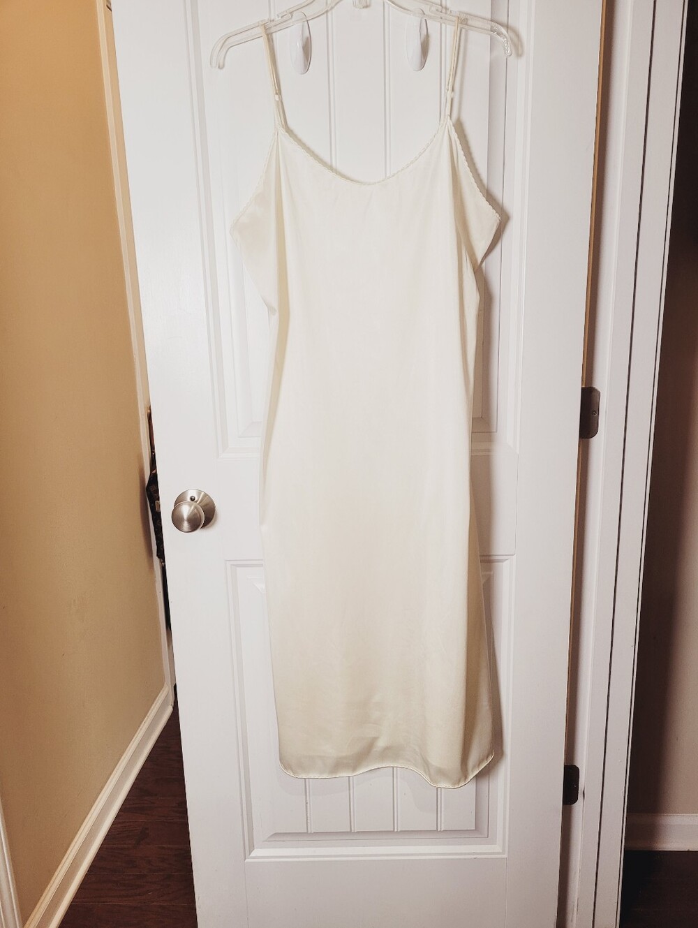 Vassarette Vintage Cream Slip Dress with Spaghetti Straps Size 32